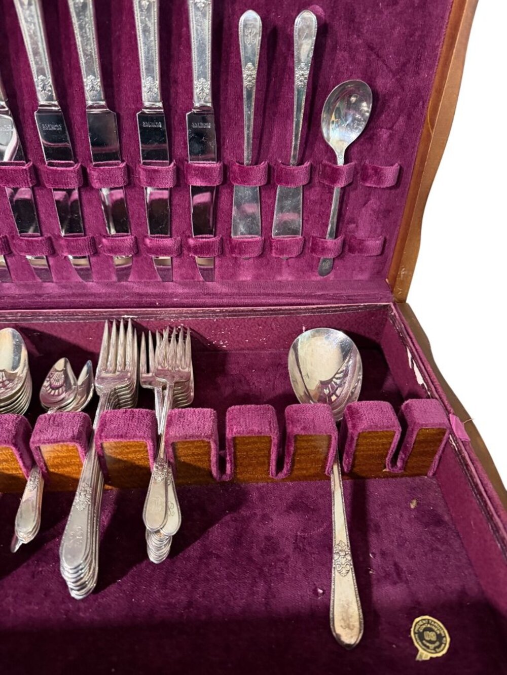 Antique Roger’s Brothers Stainless Steel Silverware Flatware Set In Wooden Case - Picture 4 of 9